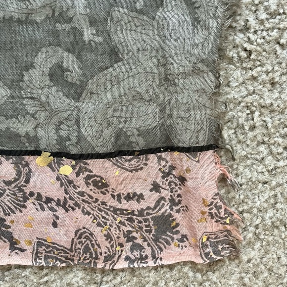 EUC World Market Scarf 🧣 - Picture 2 of 2